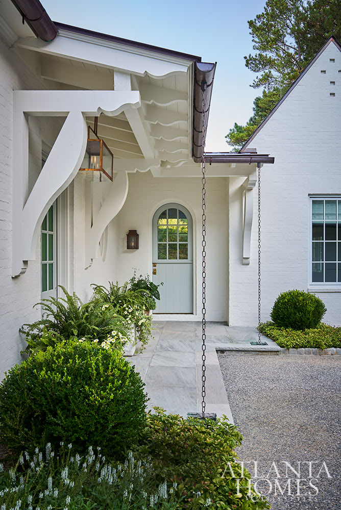 SOURCE; Atlanta Homes & Lifestyles INTERIOR DESIGN  Virginia Nocharli Design  ARCHITECT: Greg Busch Architects BUILDER Rhett Bonner, Bonner Buchanan  LANDSCAPE ARCHITECT  Richard Anderson Landscape Architect = charming exterior of this moutain house