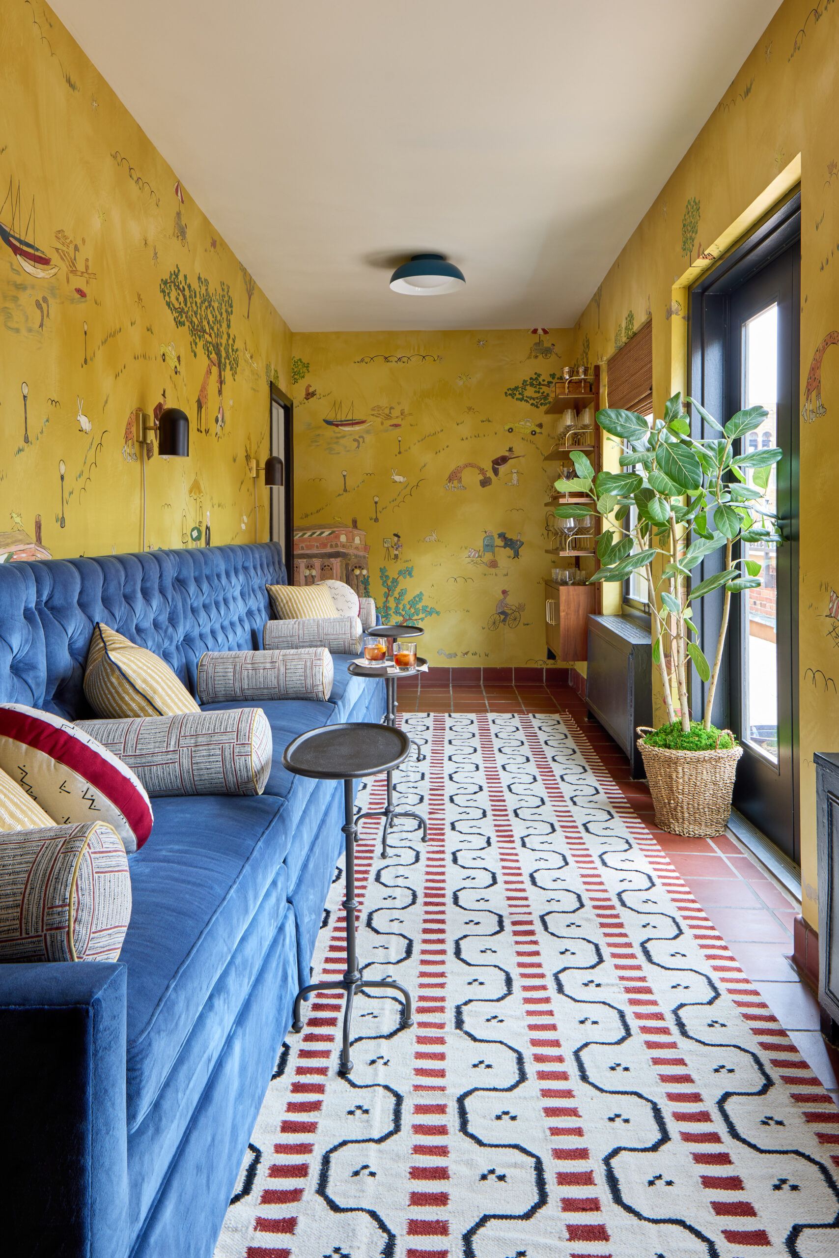 Kristen Francis Photography  | Matthew Gleason Stylist - beautiful gold wallpaper