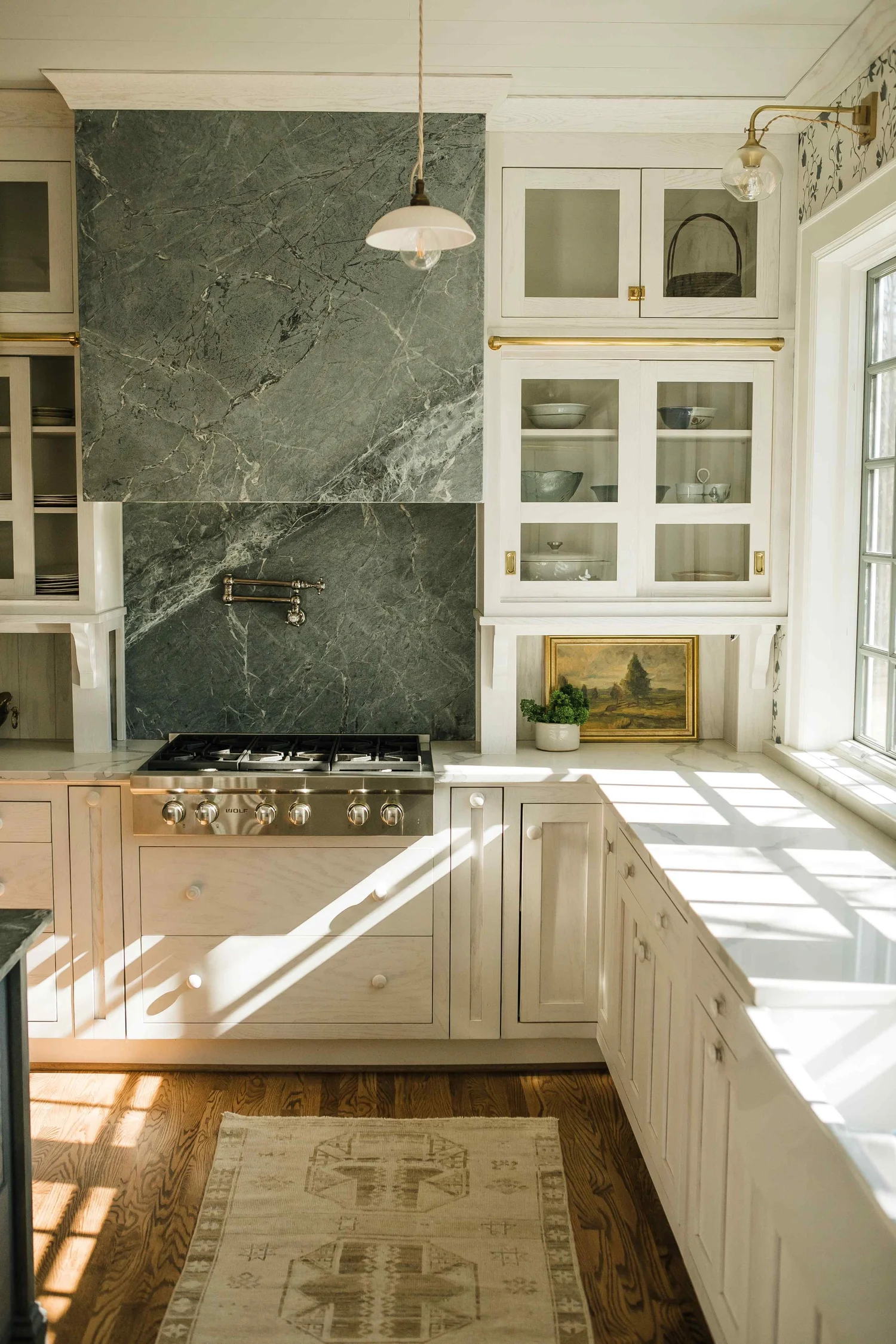 Creating a charming kitchen requires thoughtful design and an effortless style. In this Misfit House designed kitchen, Monica Stewart achieves both! Kristin Karch Photography @kristinkarchphoto - Love the stainless range hood and brass fittings