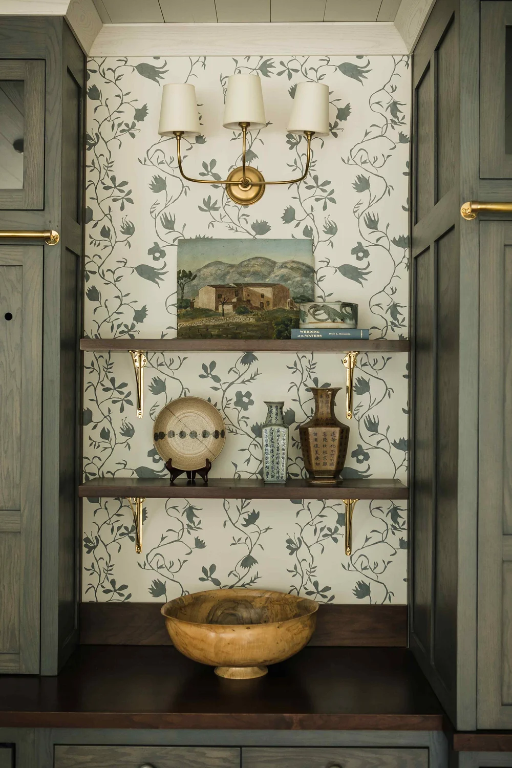  In this Misfit House designed kitchen, Monica Stewart achieves both! Kristin Karch Photography @kristinkarchphoto - Love the brass accents 