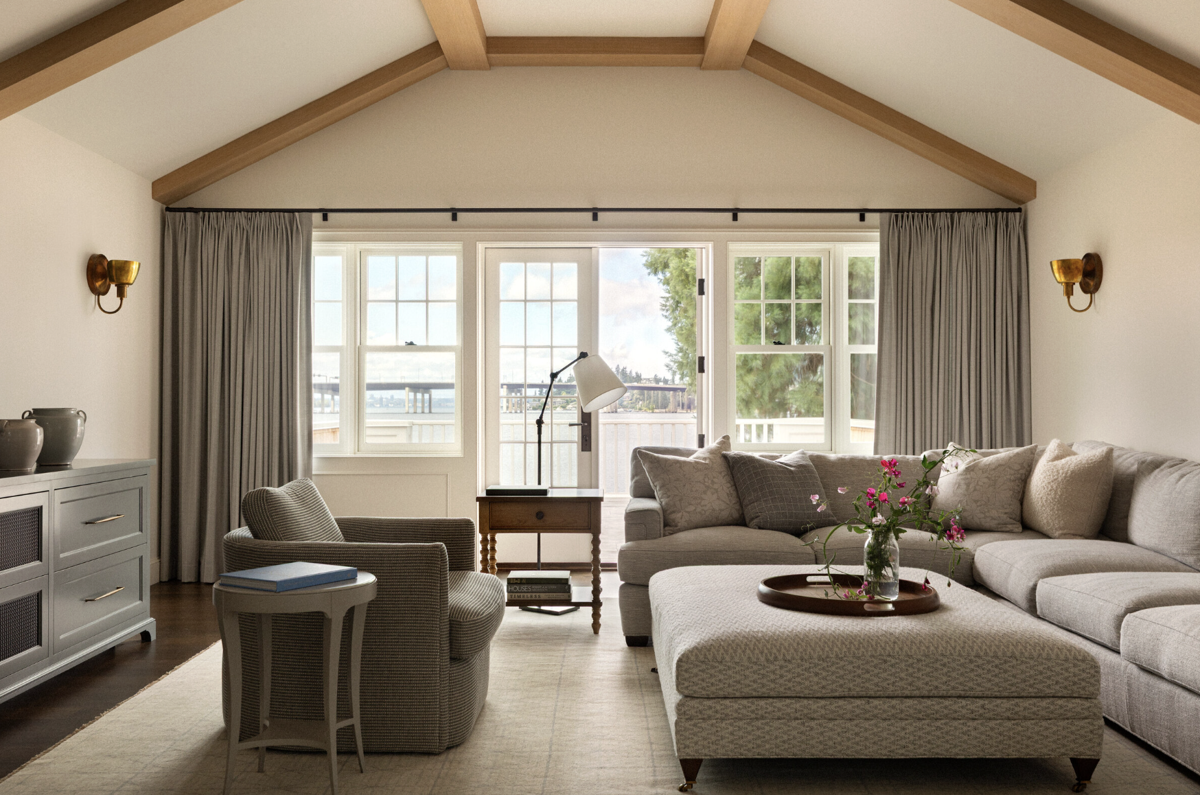 Beauty, sophistication, and attention to detail are just a few of the things that come to mind when we think of Marianne Simon Interiors' beautiful designs. It’s those little things that we think make Simon’s work shine the very most. 