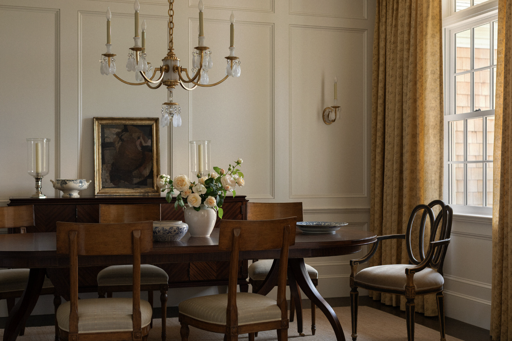 Beauty, sophistication, and attention to detail are just a few of the things that come to mind when we think of Marianne Simon Interiors' beautiful designs. It’s those little things that we think make Simon’s work shine the very most. But don’t take our word for it,  tour this gorgeous home with neutral interior design, and you'll see for yourself!   