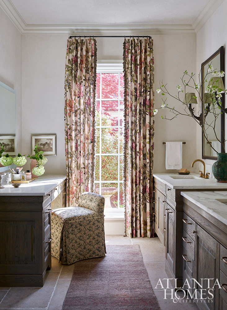 Source Atlanta Homes & Lifestyles | Interior Design by Andrea Henzlik Design  | Architect Greg Busch Architects | Photographed by Emily Followill | Styled by Eleanor Roper  | Landscape Architect Carson McElheney, Hamilton Land Services Inc | Builder Roger Balko