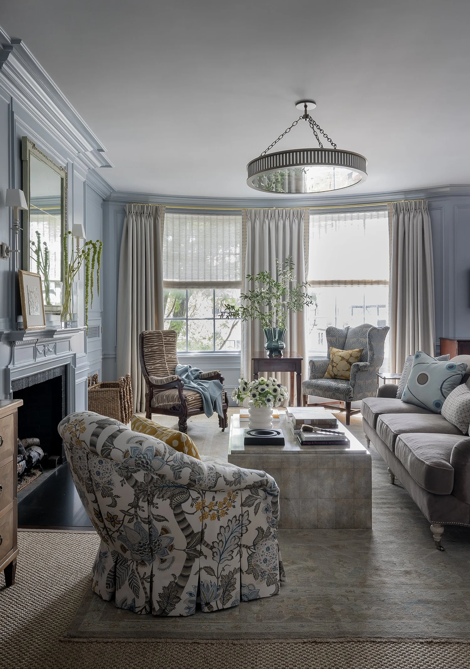 Take a look at a few beautiful spaces that become experiences making us want to linger just a little longer. Honey Collins Interiors | Michael J. Lee Photography Beautiful blue walls with incredible architecture - love the symmetry
