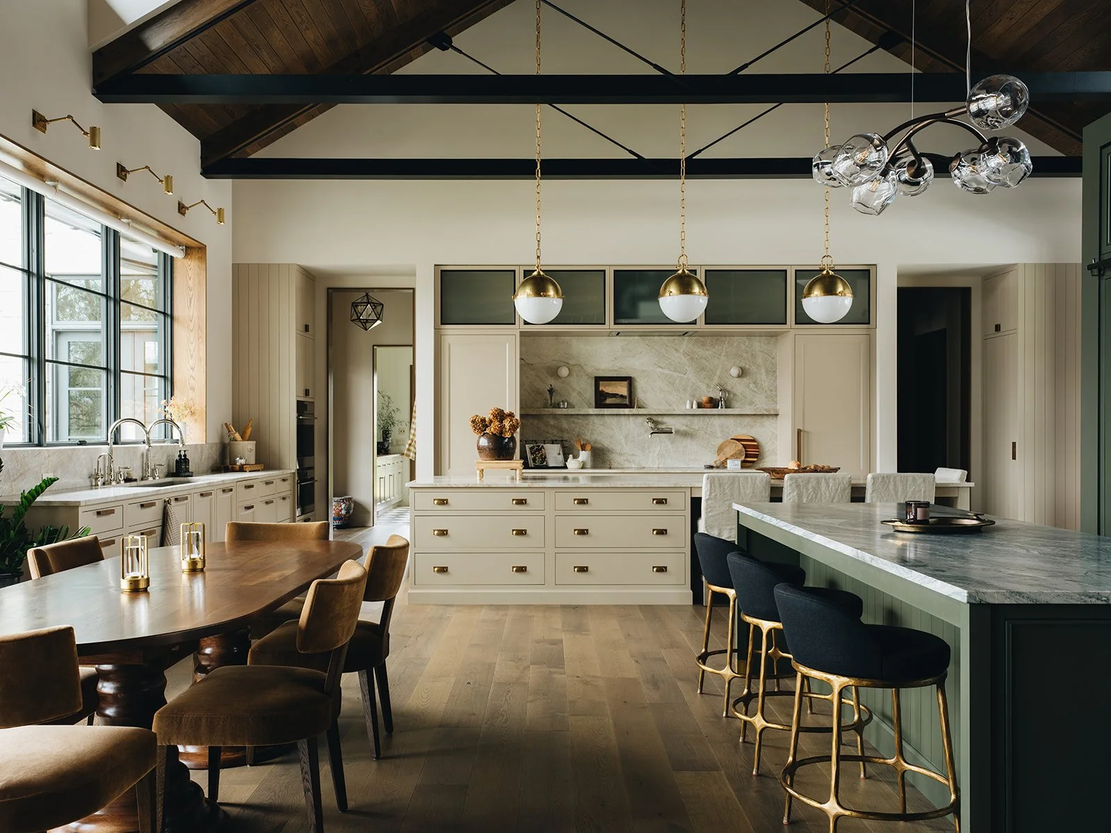 Relax, brew an extra cup of coffee and take a peek at this Jean Stoffer modern river house, beautifully photographed by Stoffer Photography Interiors, that is so unforgettably chic you’ll undoubtedly find yourself daydreaming about a few little changes for you own home. 