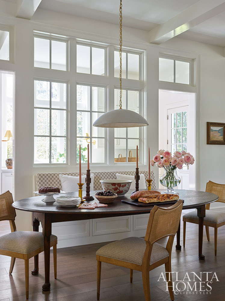 INTERIOR DESIGN: Kim Scodro Interiors| ARCHITECT: William Court, Court Atkins Group | BUILDER: Brett Flanagan, Flanagan Development | LANDSCAPE ARCHITECT: Troy Anderson, Spartina Studio | CABINETRY DESIGN: Jamestown Designer Kitchens | PHOTOGRAPHY: Emily Followill Photography | STYLIST: Eleanor RoperOval dining table with banquette