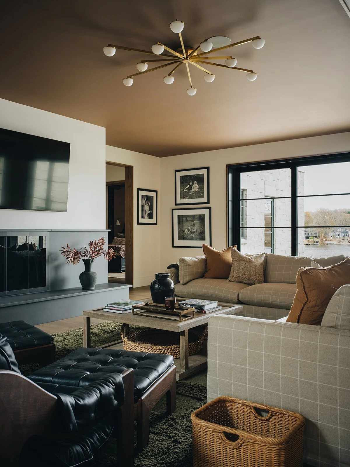 Relax, brew an extra cup of coffee and take a peek at this Jean Stoffer modern river house, beautifully photographed by Stoffer Photography Interiors, that is so unforgettably chic you’ll undoubtedly find yourself daydreaming about a few little changes for you own home. 