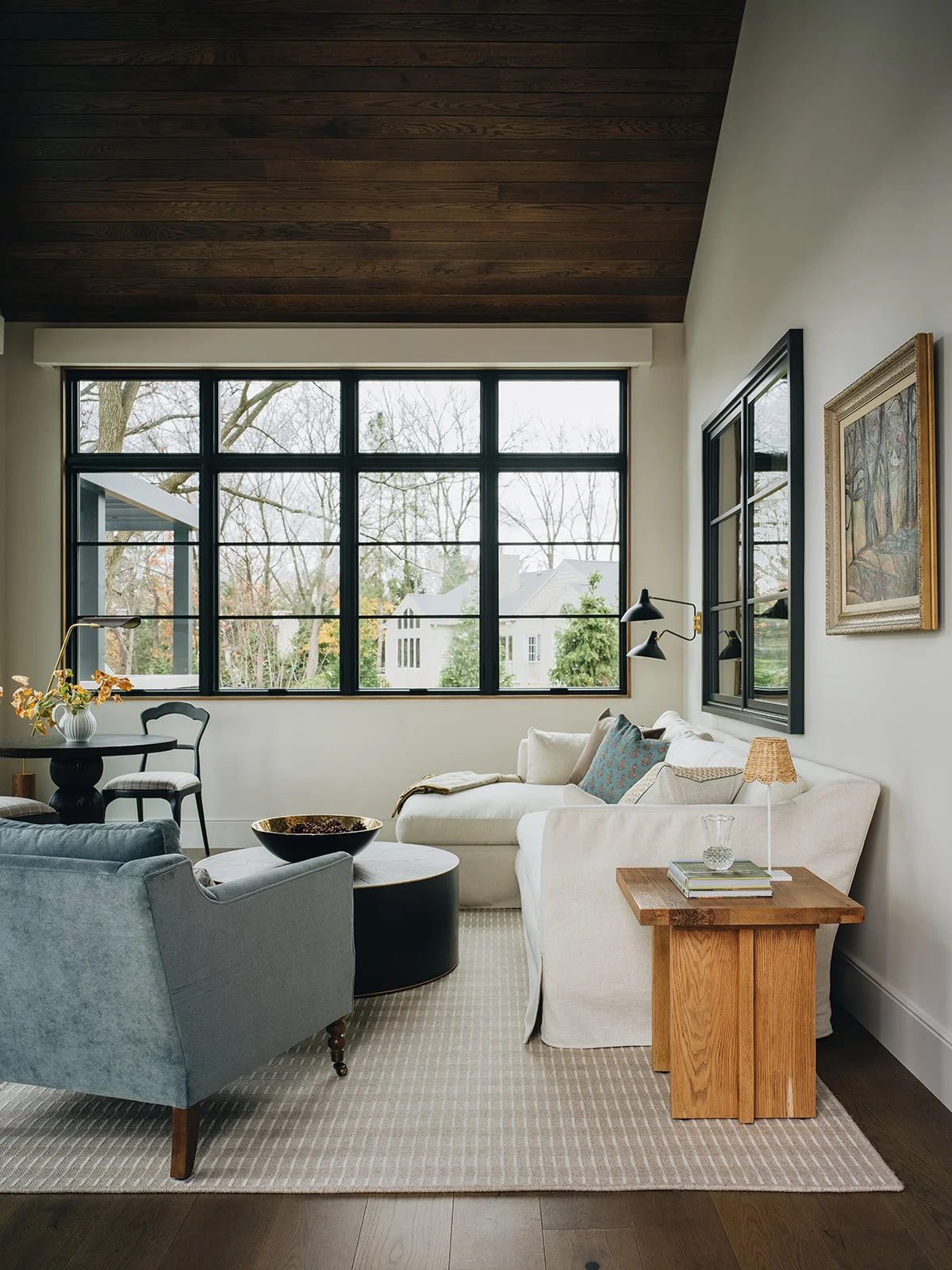 Relax, brew an extra cup of coffee and take a peek at this Jean Stoffer modern river house, beautifully photographed by Stoffer Photography Interiors, that is so unforgettably chic you’ll undoubtedly find yourself daydreaming about a few little changes for you own home. 