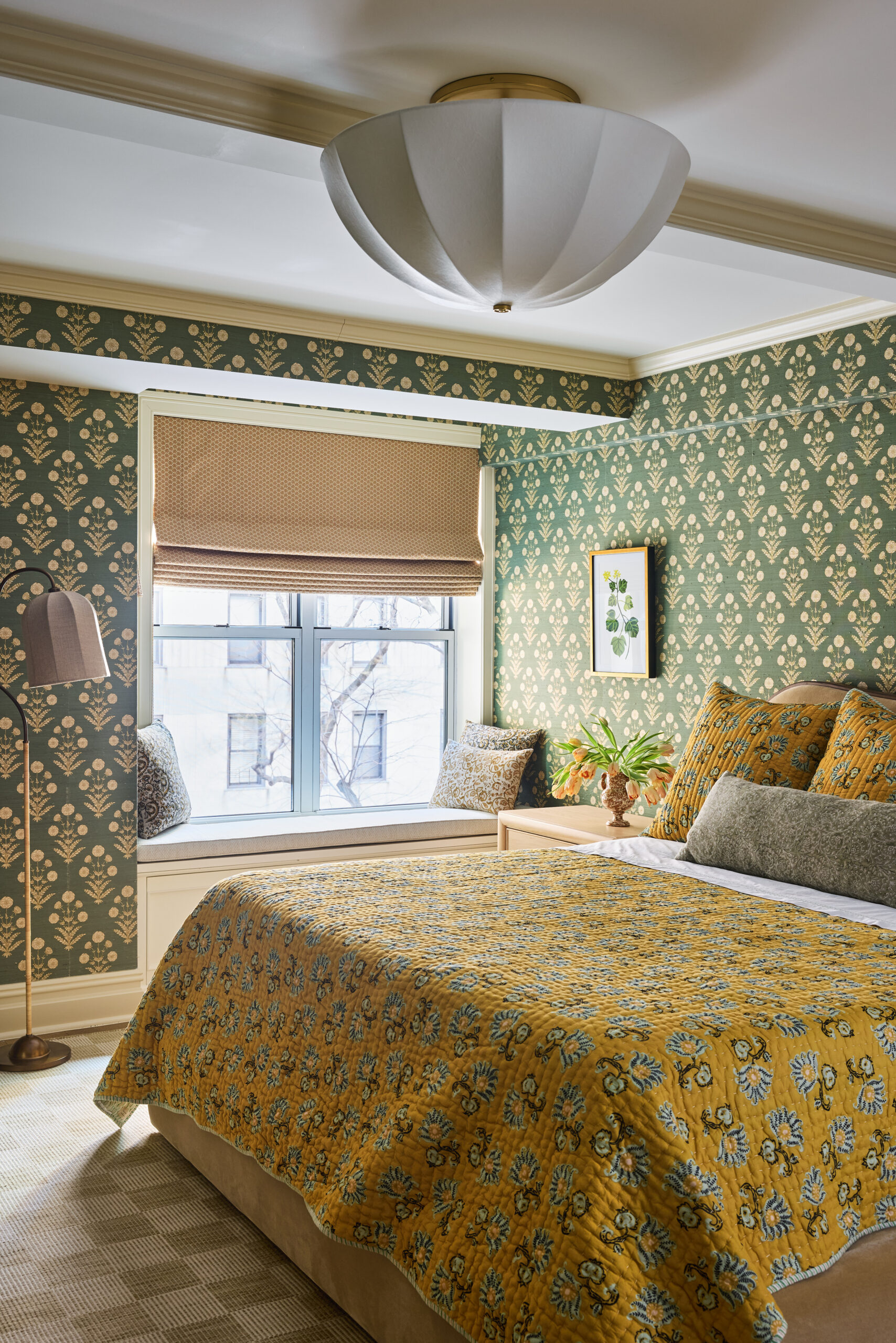 We hope your Wednesday is off to a terrific start. To get it off on the right note, we can't think of anything quite as nice as a house designed by Jennifer Hunter, photographed by Kirsten R. Francis, and styled by Martin R. Bourne. Beautiful bedroom with wallpaper and a great chandelier