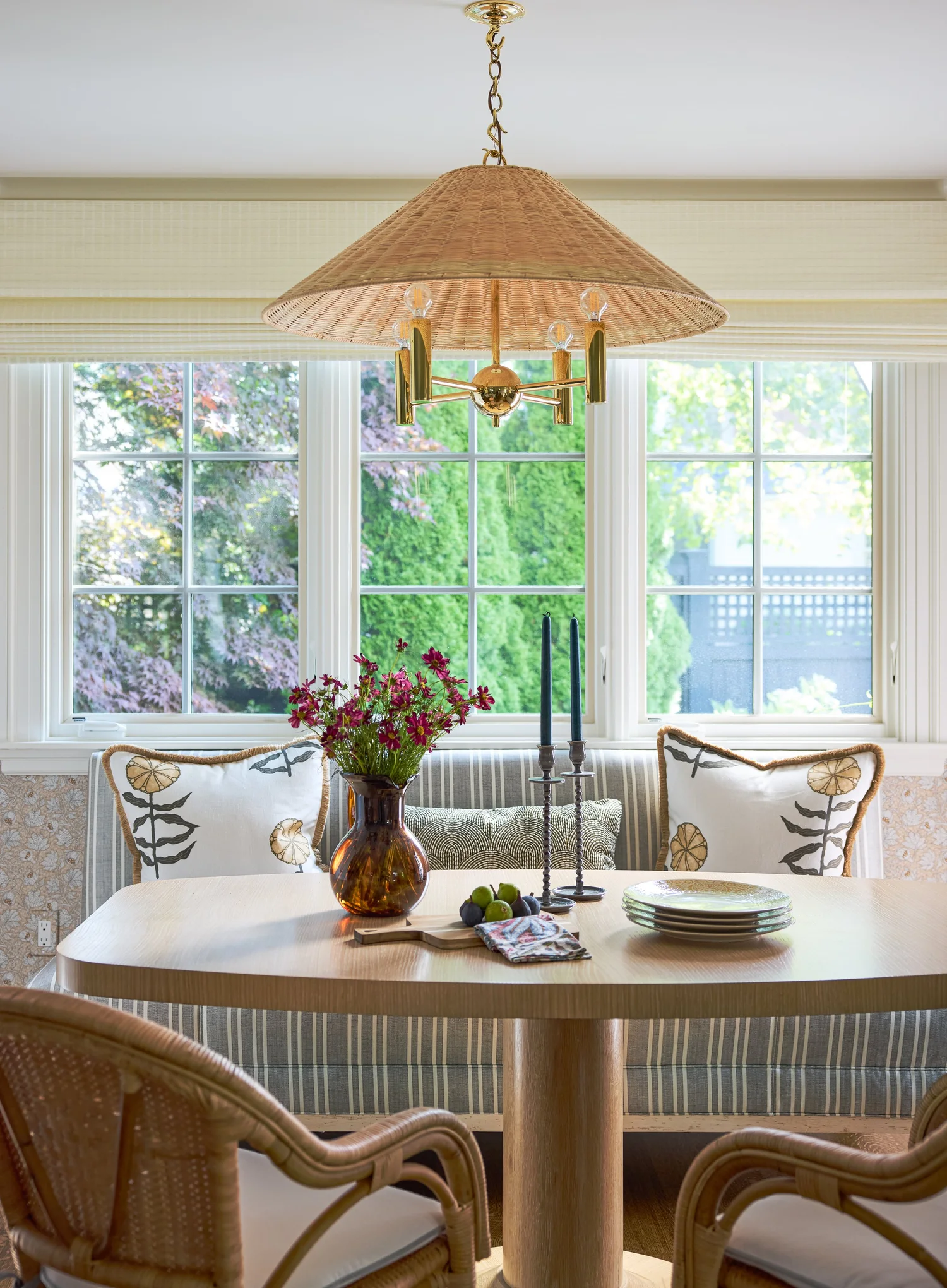 Chic, inviting interiors with just the right amount of personality are hallmarks of this talented designer’s style. Take a break, and take a peek at this beautiful Manchester-by-the-Sea home designed by Honey Collins Interiors. Dining room banquette
