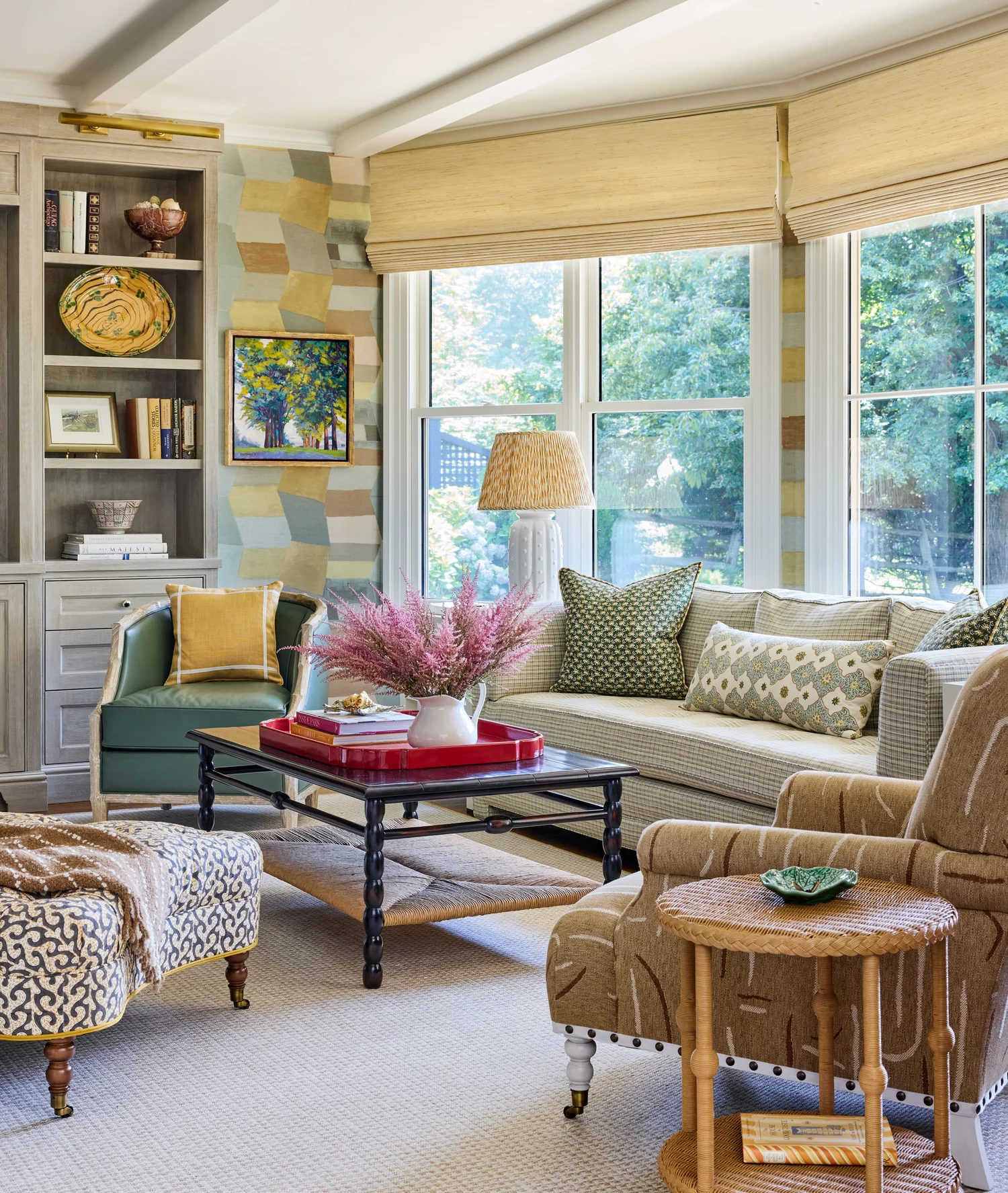 Chic, inviting interiors with just the right amount of personality are hallmarks of this talented designer’s style. Take a break, and take a peek at this beautiful Manchester-by-the-Sea home designed by Honey Collins Interiors. Living room design with interior design ideas