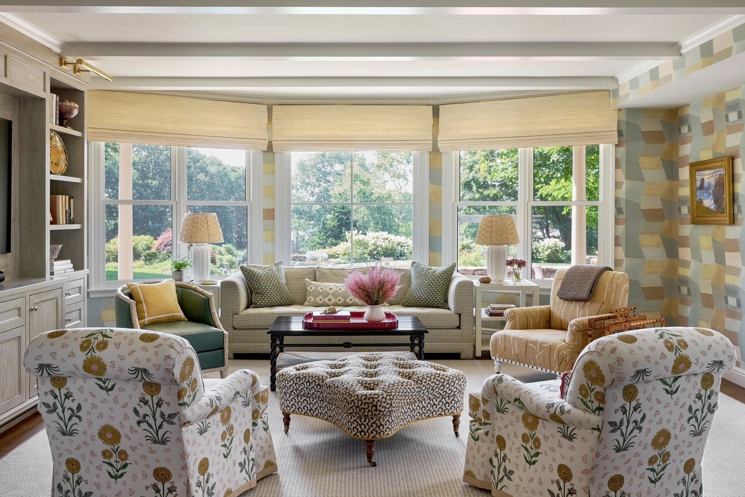 Chic, inviting interiors with just the right amount of personality are hallmarks of this talented designer’s style. Take a break, and take a peek at this beautiful Manchester-by-the-Sea home designed by Honey Collins Interiors. Living room design with interior design ideas