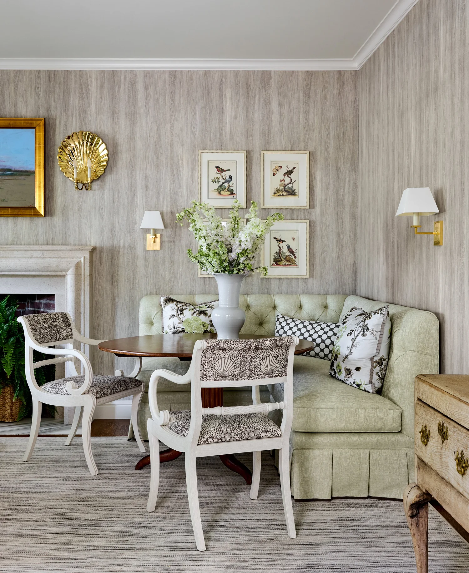 Chic, inviting interiors with just the right amount of personality are hallmarks of this talented designer’s style. Take a break, and take a peek at this beautiful Manchester-by-the-Sea home designed by Honey Collins Interiors. Living room design