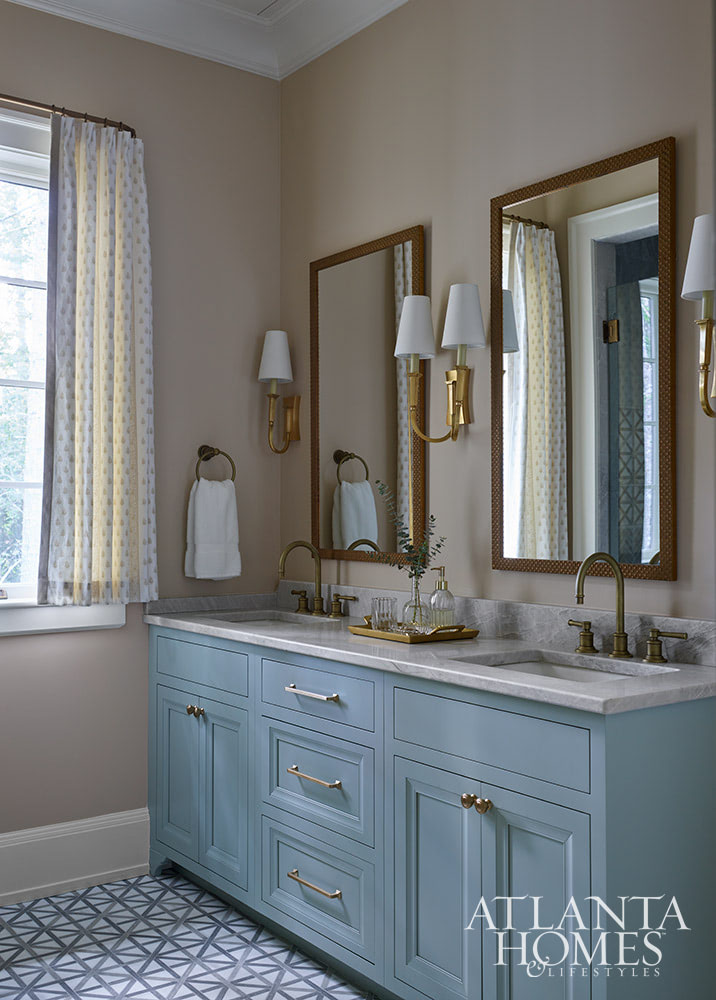 Source: Atlanta Homes & Lifestyles | Interior Design: Carolyn Kendall of Alcott Interiors | Shannon Hargrove of Logan Custom Homes | Emily Followill Photography