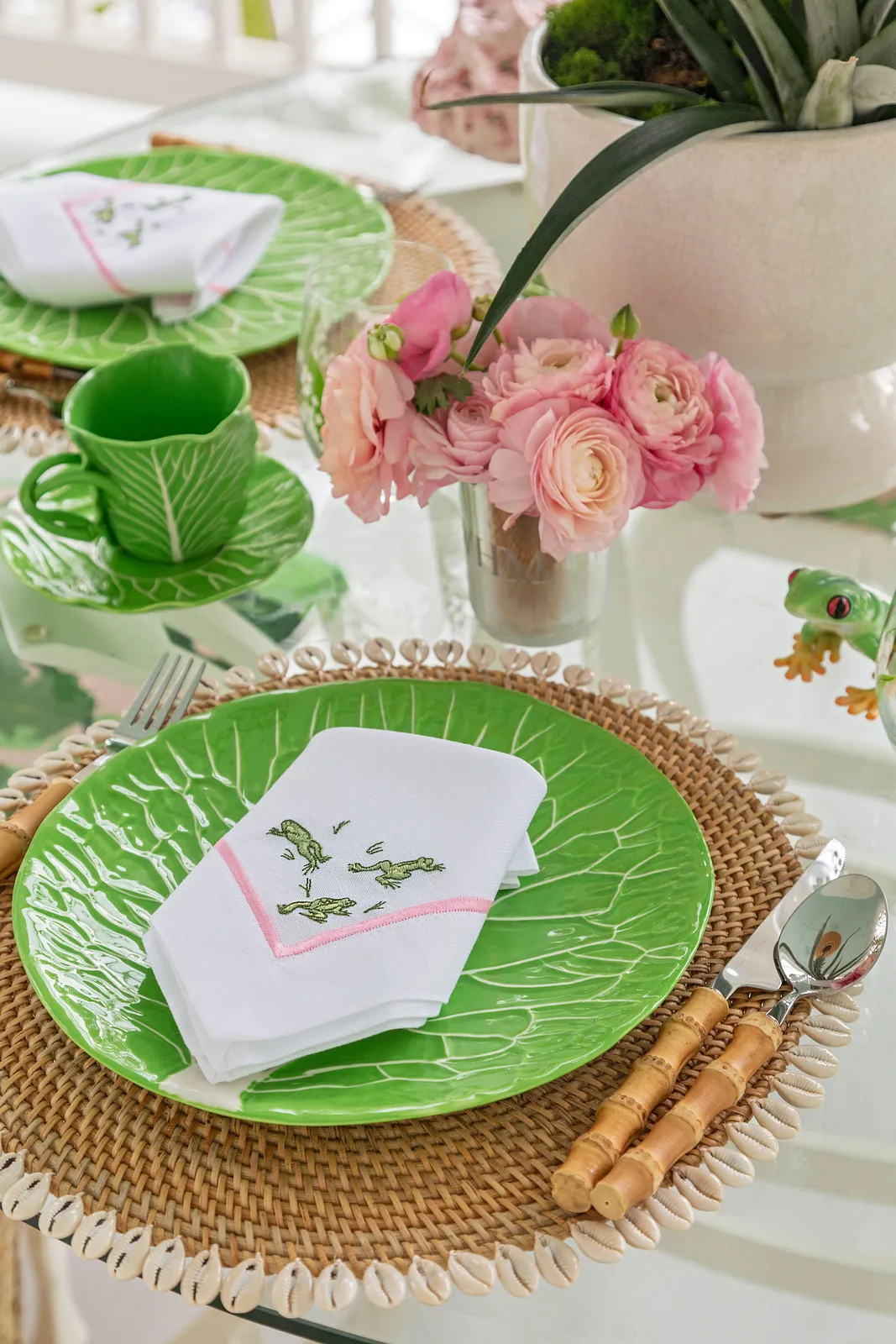 Home designed by the talented Grace Frederick and photographed by Julia Lynn - love the lettuce ware from Tory Burch!