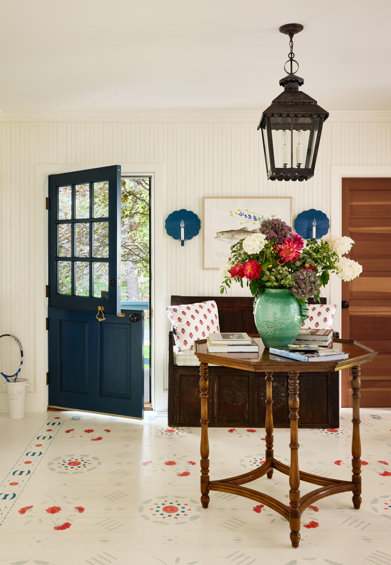 As a nod to celebrating America's 250th birthday in just 2 days, we are excited to share this classic home tour by one of our favorite designers, Lilse McKenna, and beautifully photographed by Read McKendree.