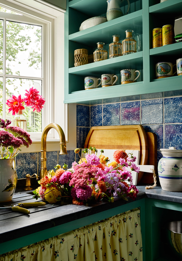 As a nod to celebrating America's 250th birthday in just 2 days, we are excited to share this classic home tour by one of our favorite designers, Lilse McKenna, and beautifully photographed by Read McKendree.