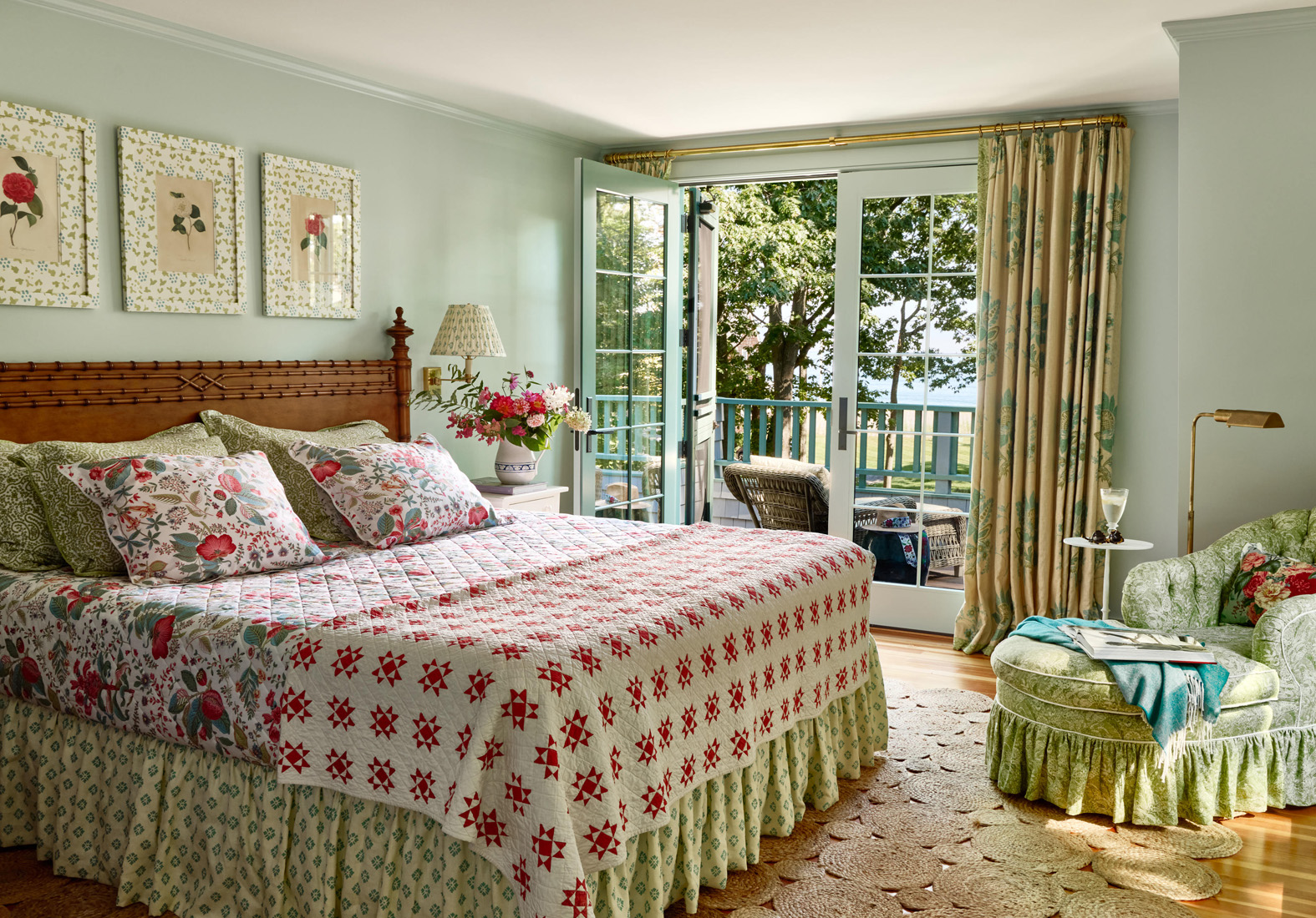 As a nod to celebrating America's 250th birthday in just 2 days, we are excited to share this charming house by one of our favorite designers, Lilse McKenna, and beautifully photographed by Read McKendree.