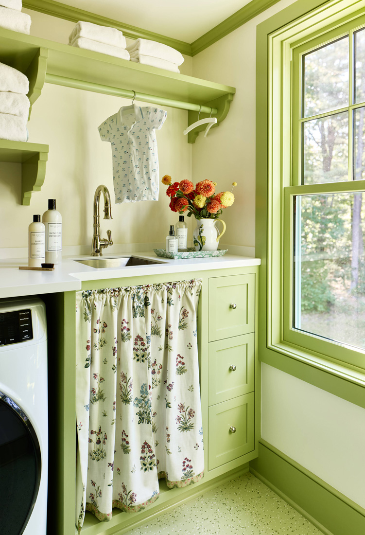 As a nod to celebrating America's 250th birthday in just 2 days, we are excited to share this charming house by one of our favorite designers, Lilse McKenna, and beautifully photographed by Read McKendree.