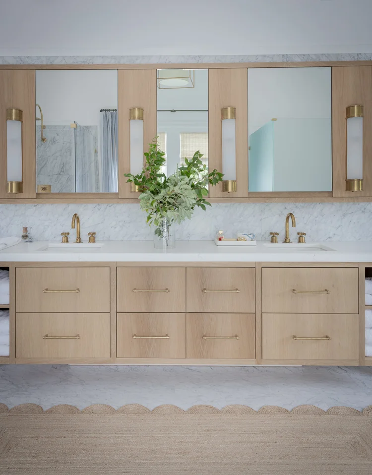 With summer officially here and beach season in full swing, we thought it made sense to tour an amazing Nantucket shingled cottage today--as if we need an excuse! This home designed by Workshop/ADP, with interiors by the talented Jessica Bradley and built by Blue Flag Partners is the perfect mix of updated beauty and that classic beach cottage chic that makes this the kind of place we would want to come back to again and again.