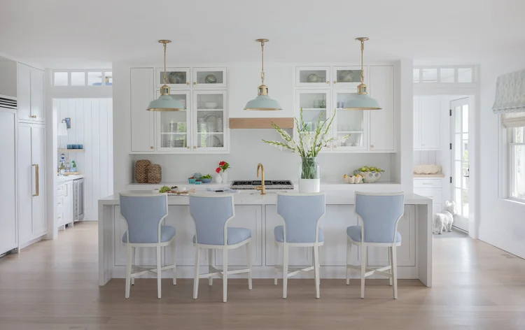 With summer officially here and beach season in full swing, we thought it made sense to tour an amazing Nantucket shingled cottage today--as if we need an excuse! This home designed by Workshop/ADP, with interiors by the talented Jessica Bradley and built by Blue Flag Partners is the perfect mix of updated beauty and that classic beach cottage chic that makes this the kind of place we would want to come back to again and again.