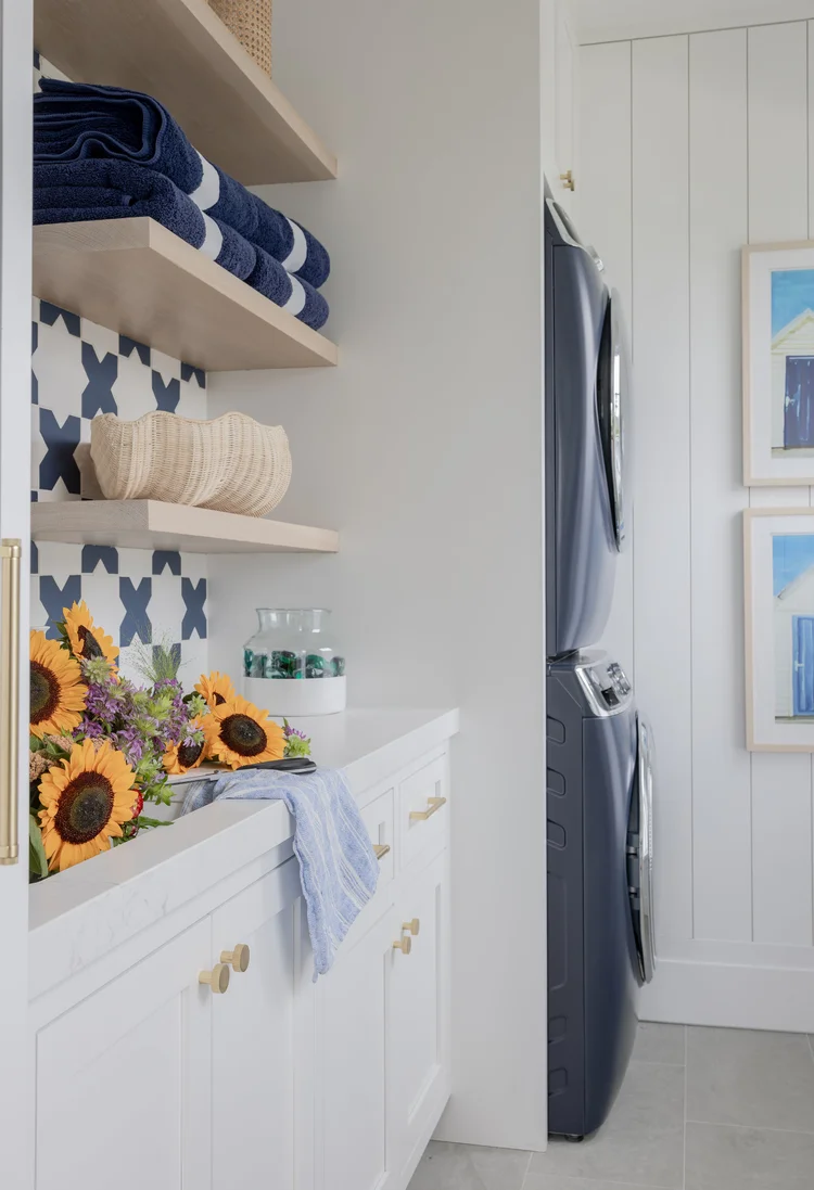 With summer officially here and beach season in full swing, we thought it made sense to tour an amazing Nantucket shingled cottage today--as if we need an excuse! This home designed by Workshop/ADP, with interiors by the talented Jessica Bradley and built by Blue Flag Partners is the perfect mix of updated beauty and that classic beach cottage chic that makes this the kind of place we would want to come back to again and again.