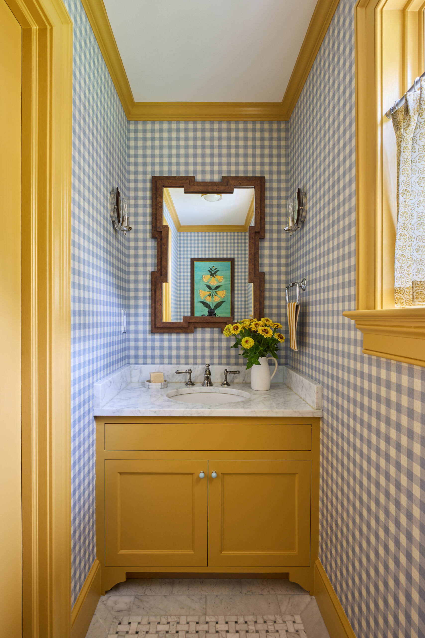 Jennifer Hunter creates perfect spaces in this timeless Bedford home and has us teeming with inspiration.  Adore the blue and white check wallpaper in this charming bathroom