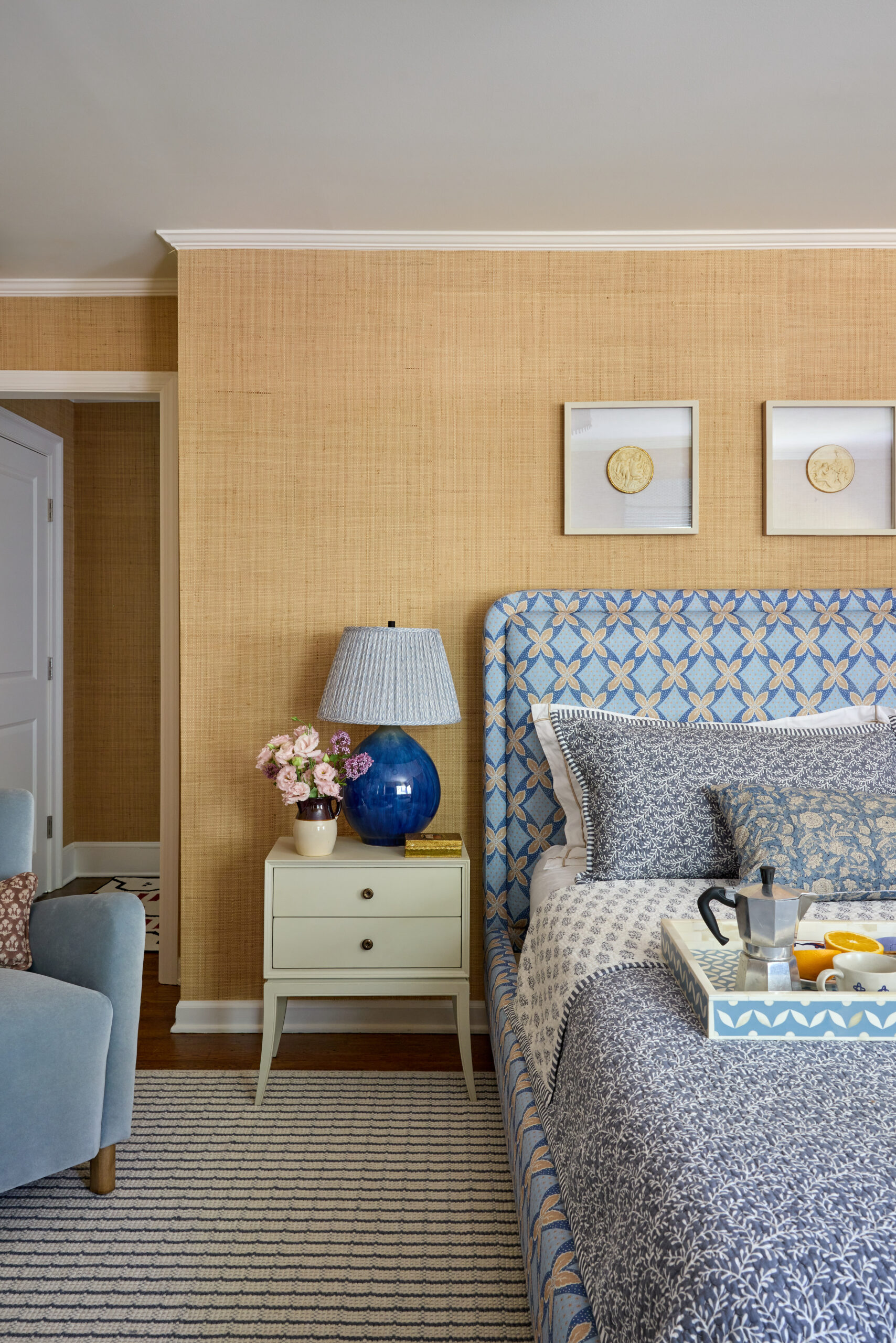 Hunter creates perfect spaces in this timeless Bedford home and has us teeming with inspiration. Love the texture of the grasscloth in this beautiful bedroom in Bedford