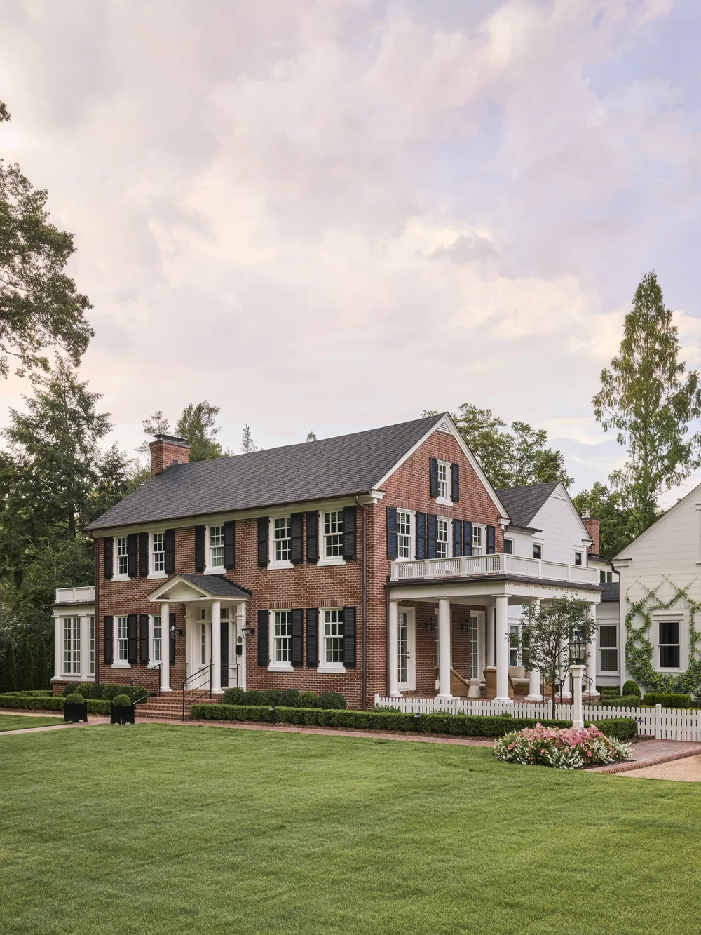 Designed by Jenkins Interiors and photographed by K8 Creative, we love this 2 story red brick Dallas home