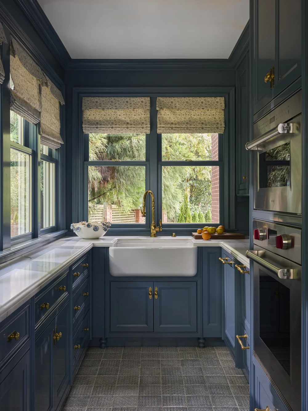We are so excited to see this gorgeous butler's pantry designed by Jenkins Interiors and photographed by K8 Creative.