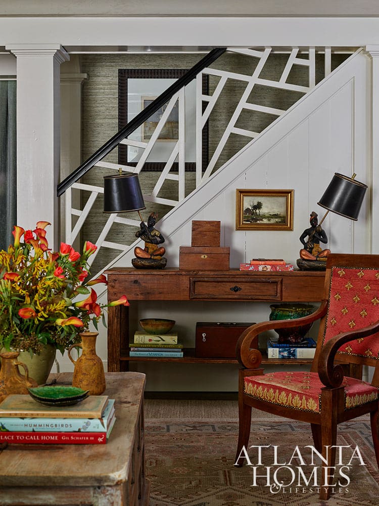 The house of architect Robert Norris of Spitzmiller and Norris architects photographed by Emily Followill and is utter perfection. Adore the chippendale rail on the staircase