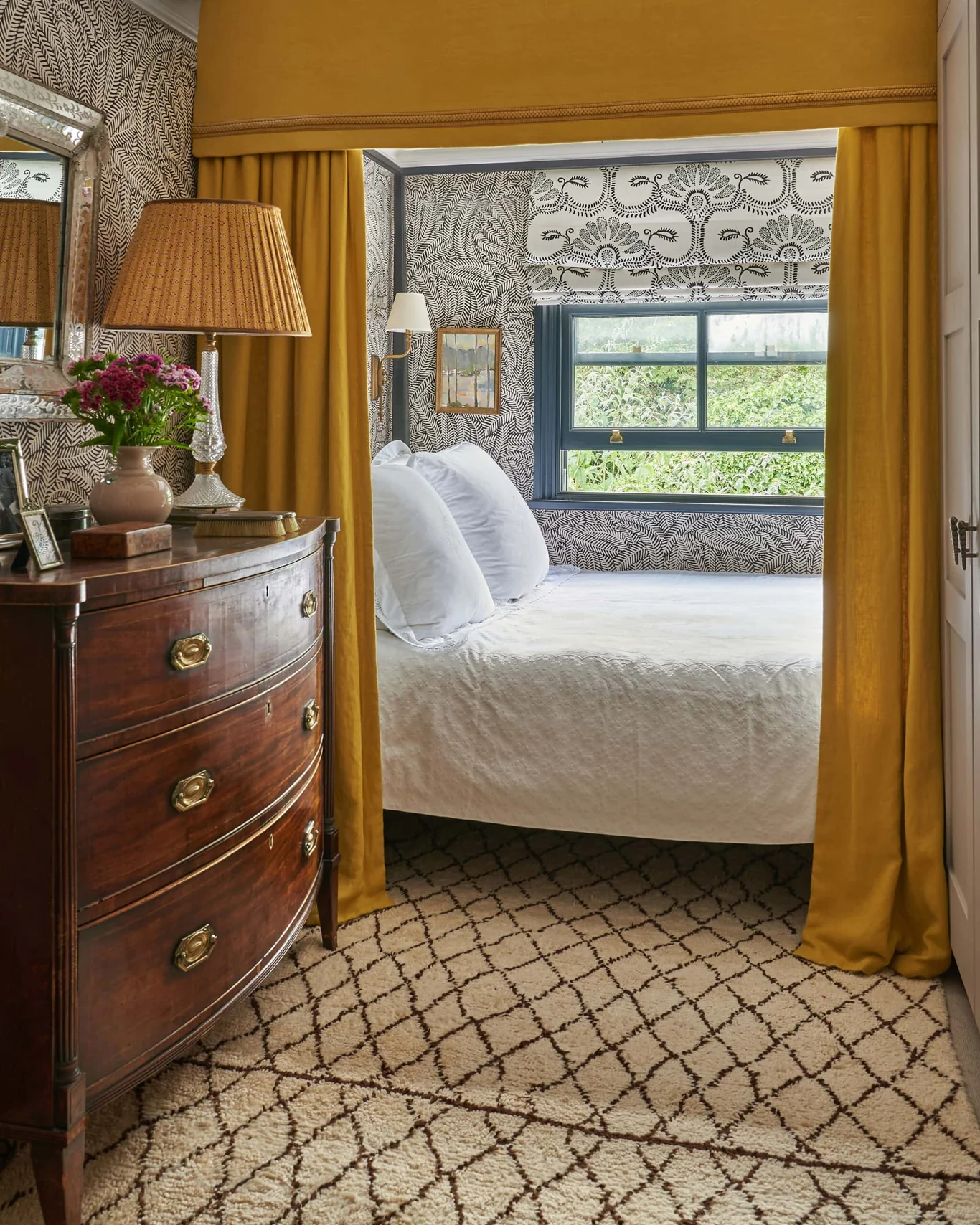 Vanrenen Hanbury Interior Design | Mike Garlick Photography - built in bed with charming blue and white wallpaper